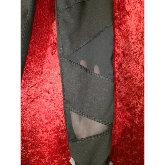SO Black Yoga-High Rise Capri Leggings with Mesh - Picture 2 of 4